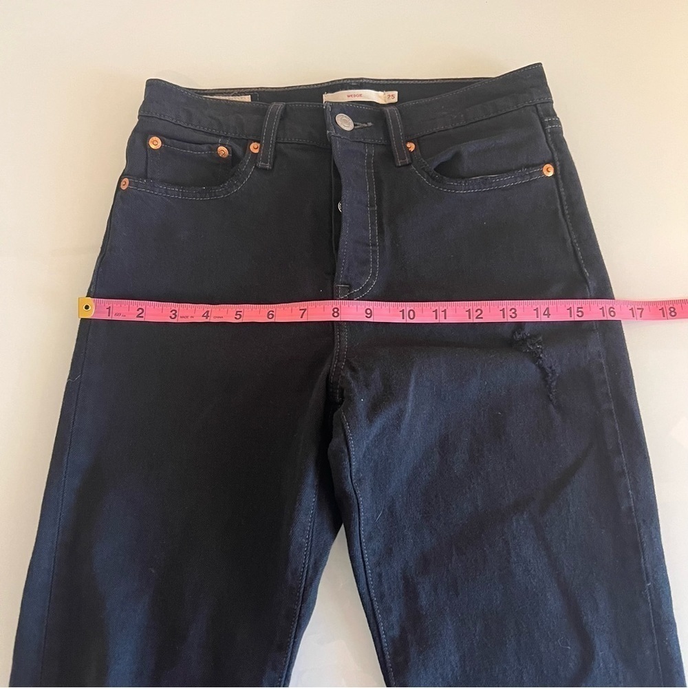 LEVI’S Wedgie Skinny Jeans Black Distressed High Rise Raw Hem 25 - Picture 13 of 16